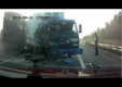 Водитель грузовика, выброшенный из кабины во время аварии приземляется на ноги